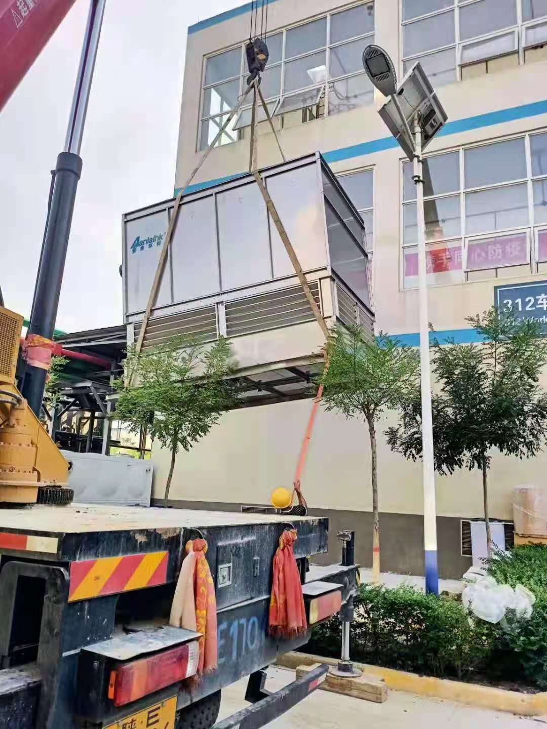 橫流式冷卻塔施工現(xiàn)場